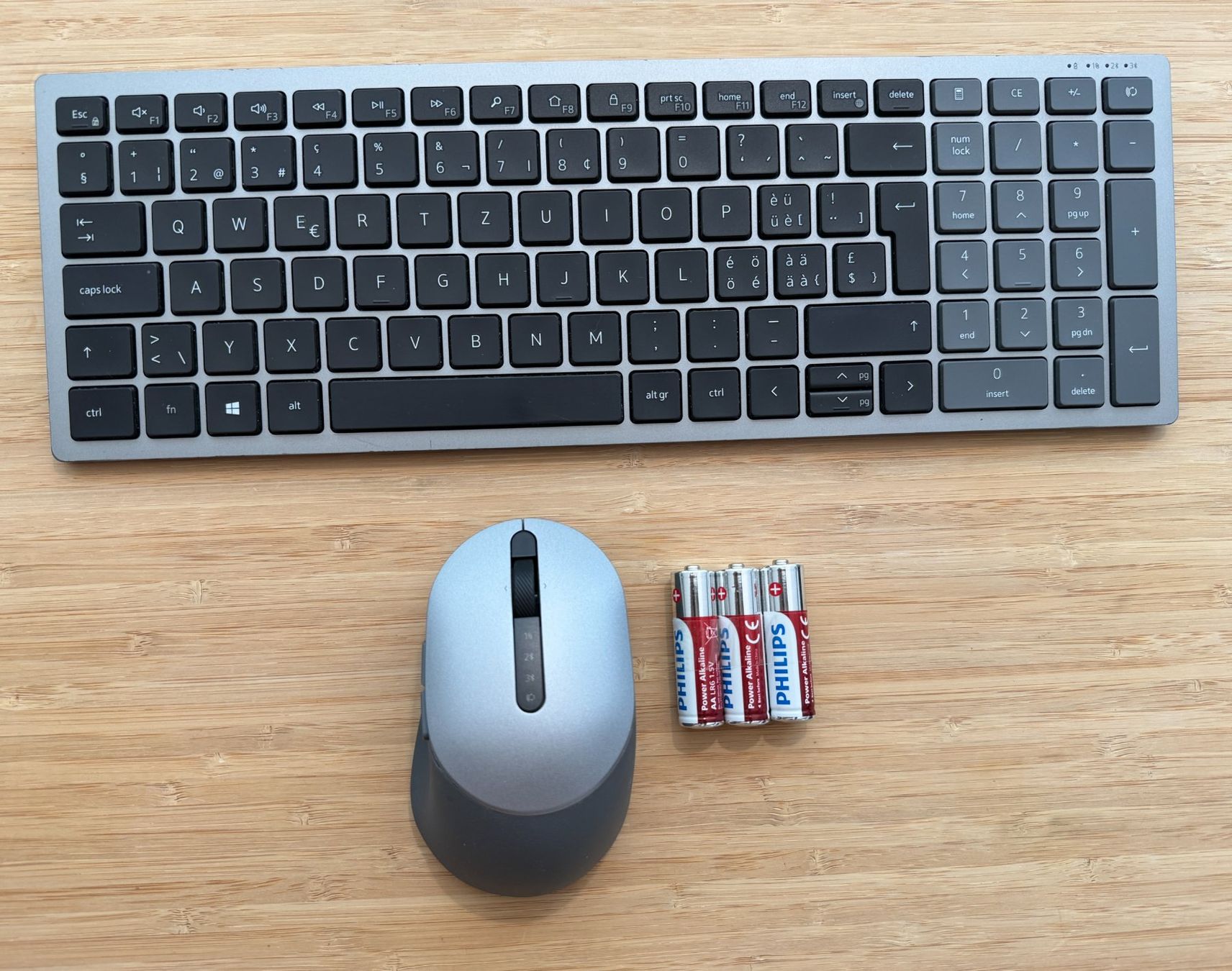 Dell Tastaturen: DELL Wireless Tastatur & Maus KM7120W, Bluetooth – Gebraucht aus Winterthur von YaV