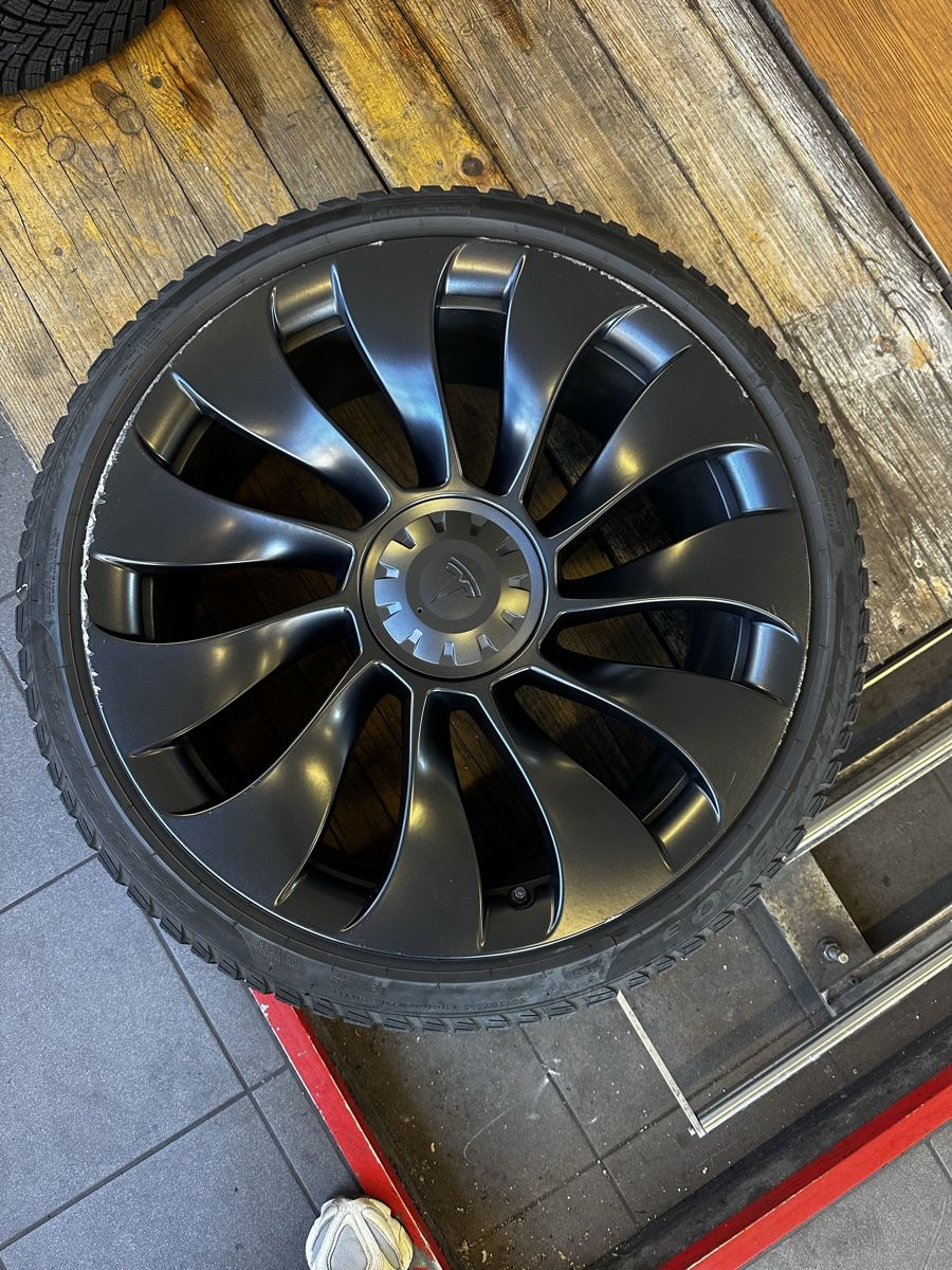 Tesla Felgen: Tesla Model Y Performance 21" Überturbine + Pirelli Winter – Gebraucht aus Basel von Zeynep94 1