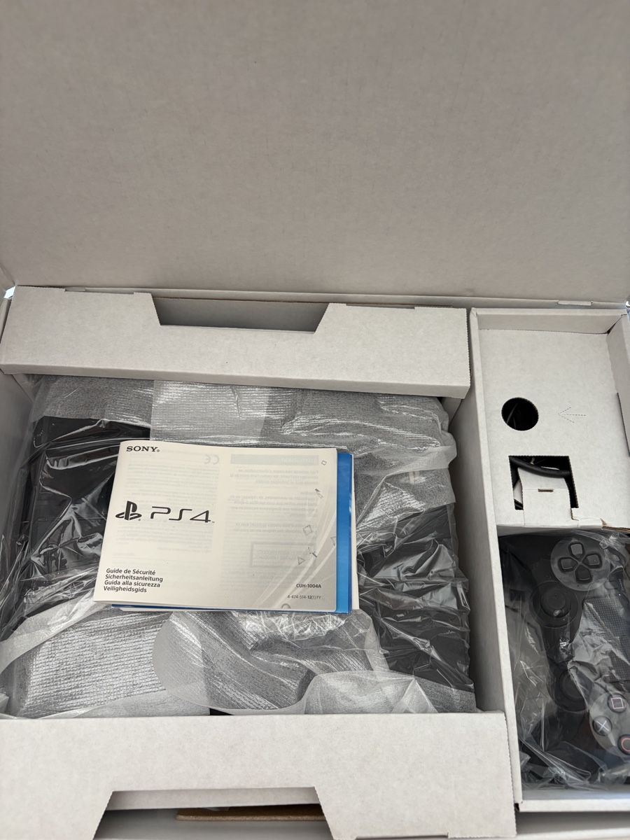 Sony Console: PS4 inkl. Spiele und Controller (800Gb) – Usato da Basel venduto da max_nmh5 6