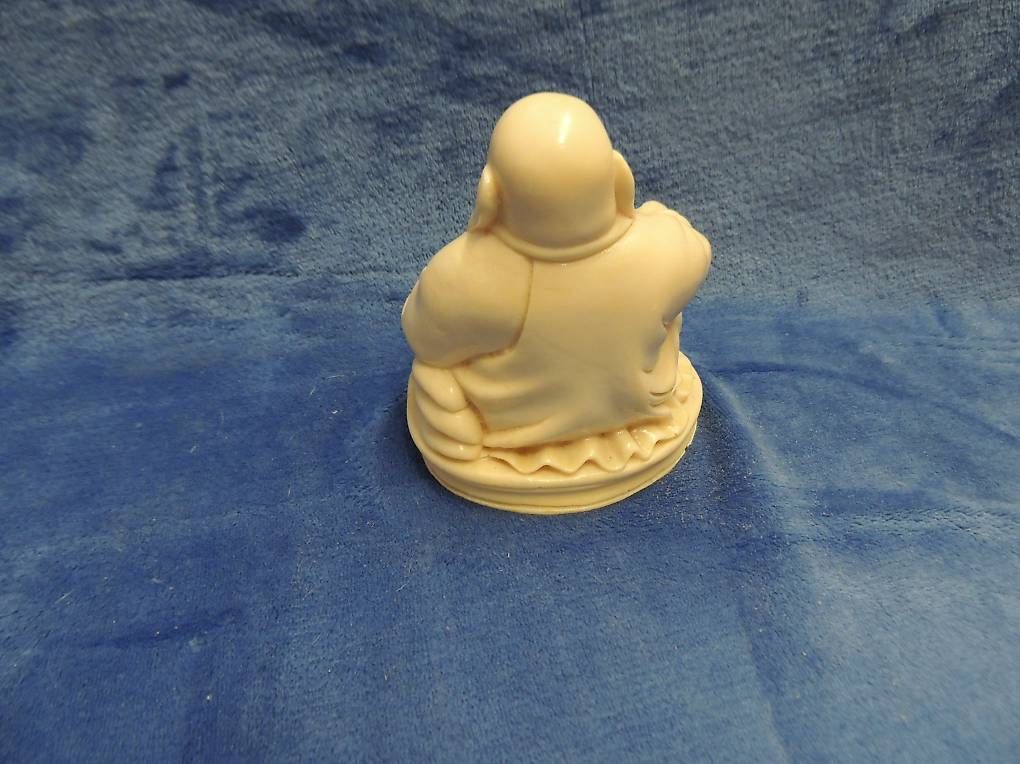 Sculture & Statue: Sitzender Buddha weiss aus Kunststoff – Usato da Mollis venduto da Hg 1