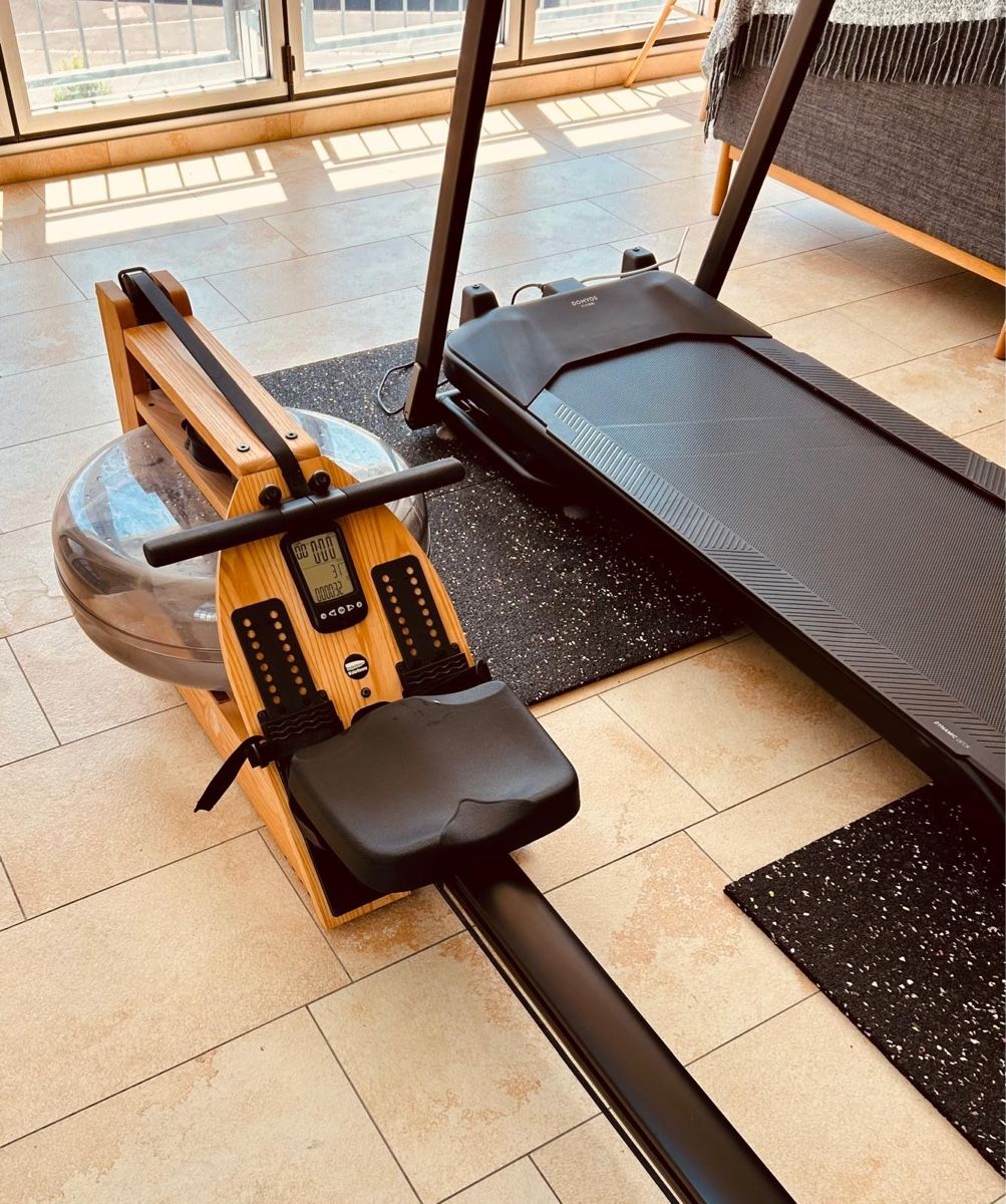 WaterRower Hometrainer: Rowing Machine Water Rower Wood and Black Good Condition – Usato da Altendorf venduto da yol_hbg8 1