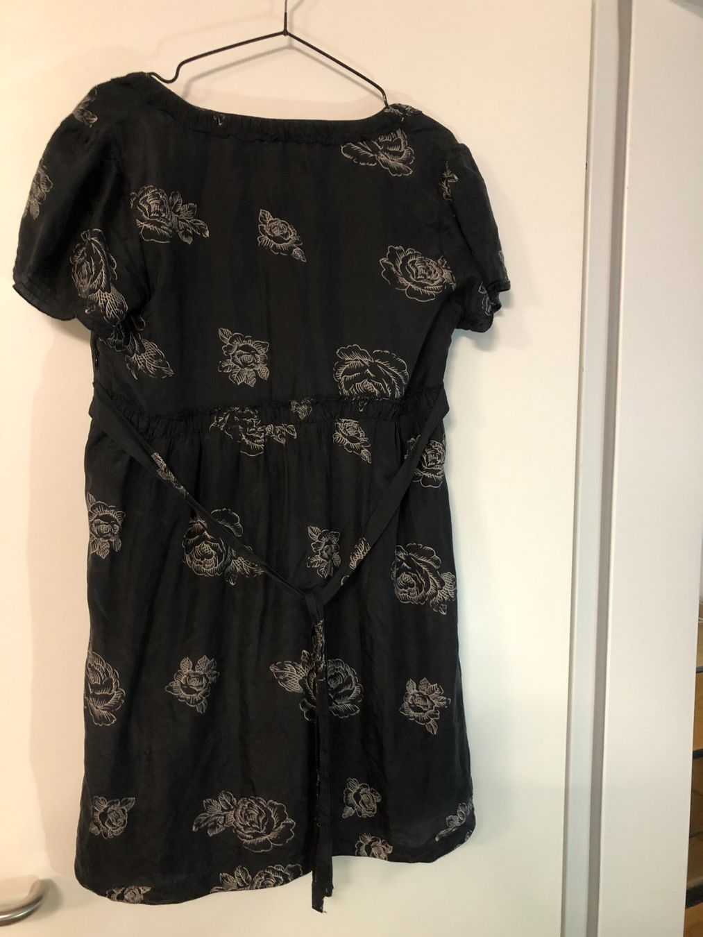 Robes: Cocktailkleid- Abendkleid Oasis  Grösse 40, Seide – D'occasion à Fischbach-Göslikon par 78anna 1