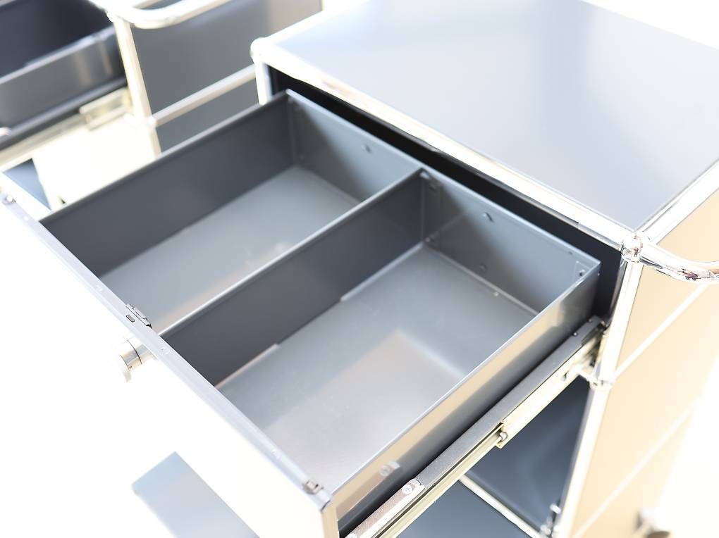 USM Korpus: USM Haller Trolley, Servierboy in Anthrazitgrau – Gebraucht aus Meinisberg von atelier_TILIJA 3