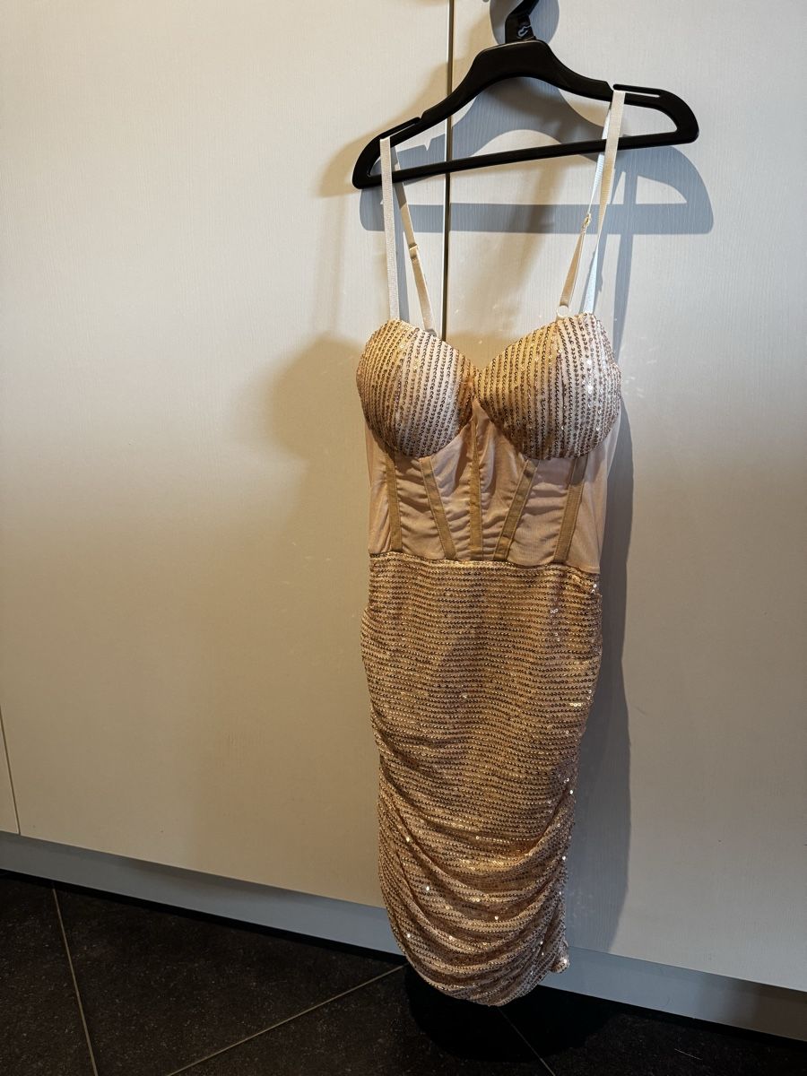 Vestiti: Robe dorée pailletée bustier Fly Mode S soirée chic – Nuovo (secondo la descrizione) da La Chaux de fonds venduto da car_f9yg