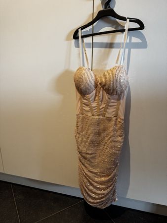 Robe dorée pailletée bustier Fly Mode S soirée chic