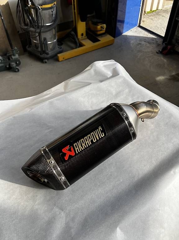 Sistemi di scarico: Échappement Akrapovic Z900 – Usato da Courtételle venduto da directswisswatch