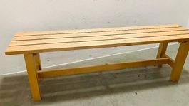 Sitzbank aus Holz