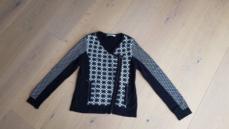 Schicke Strickjacke Gr. 4 schwarz/weiss  Monari