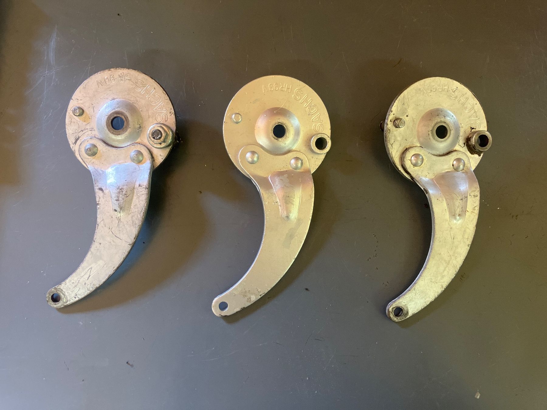 Sachs Ciclomotori: 3x Bremsankerplatten Sachs HR 90 – Usato da Oberriet SG venduto da olli20