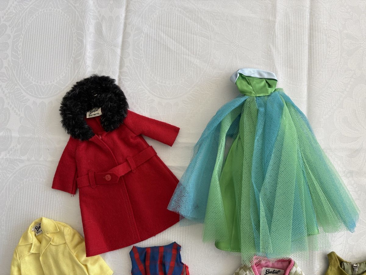 Poupées: Barbiekleider 3 – D'occasion à Schönenberg ZH par Roxana8820 1