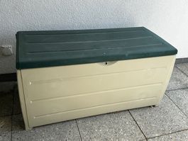 Aufbewahrungsbox für ihre Gartenutensilien, Kissen, usw