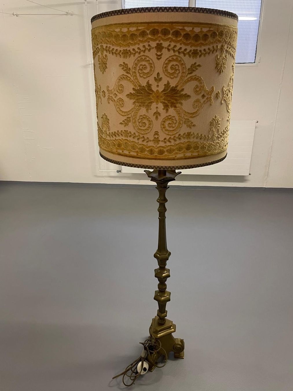 Lampen: Vintage-Ständerlampe mit massiven Messingständer – Gebraucht aus Oberrüti von aser89