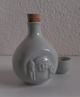 Japanischer Sake-Krug mit Tasse