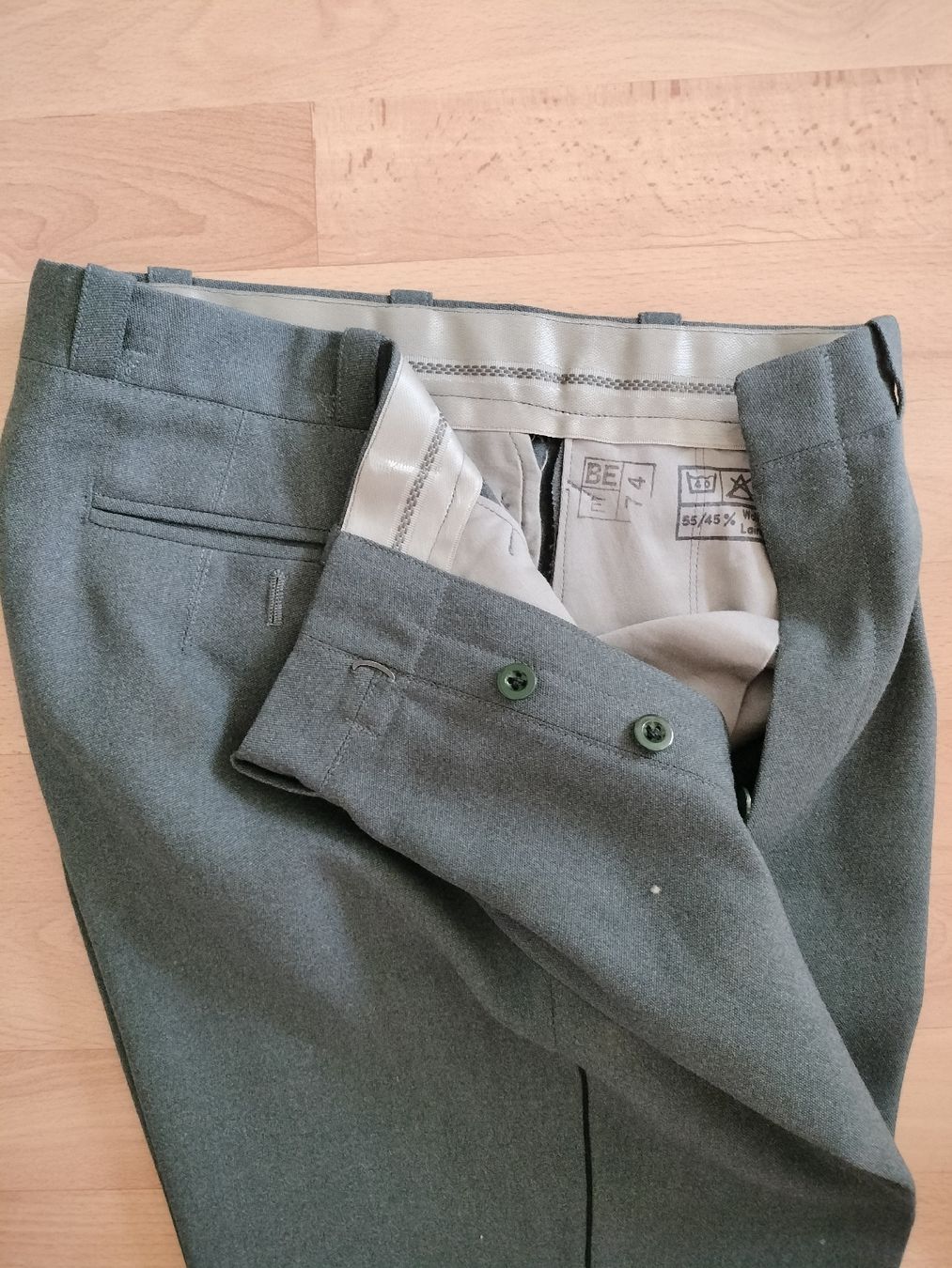 Schweizer Armee Uniformi: Antike Schweizer Armee Militär Uniform – Usato da Schwanden Sigrisw venduto da cadieux71 7