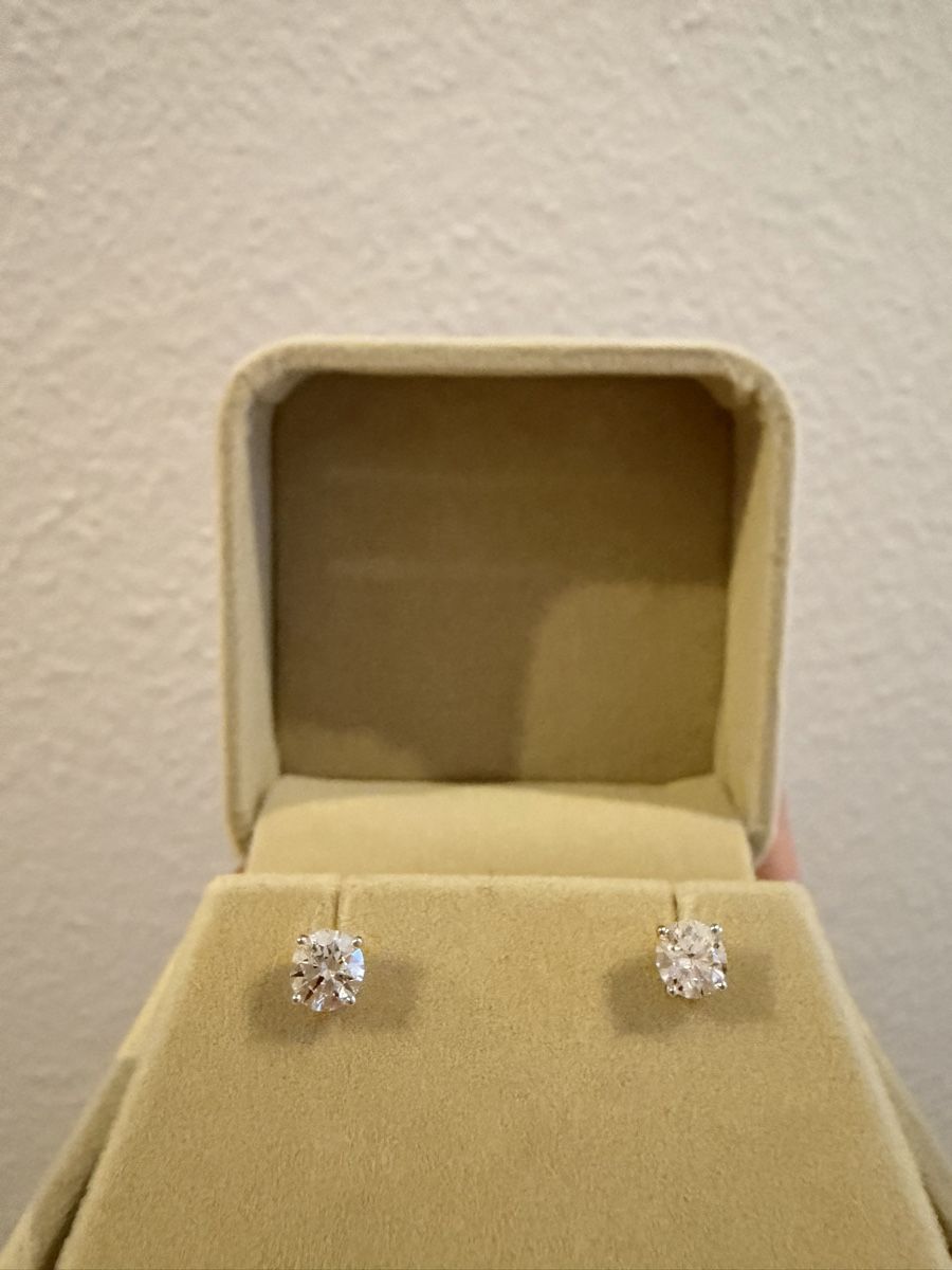 Orecchini pendenti & Orecchini a lobo: Diamond Earrings - 0.5 carat each side – Nuovo e nell'imballaggio originale da Zürich venduto da Pandainlondon 1