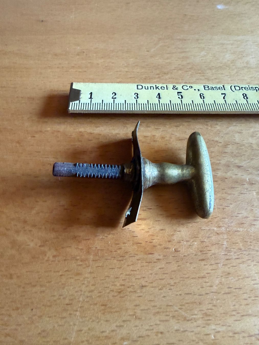 Quincaillerie: alter kleiner Fenstergriff aus Metall – D'occasion à Amden par vipernatter 1