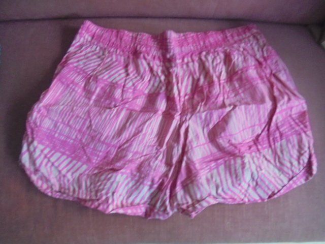 H&M Hosen: 2 Shorts Gr. 44 H&M, Baumwolle – Gebraucht aus Hinwil von Glasperlen 3