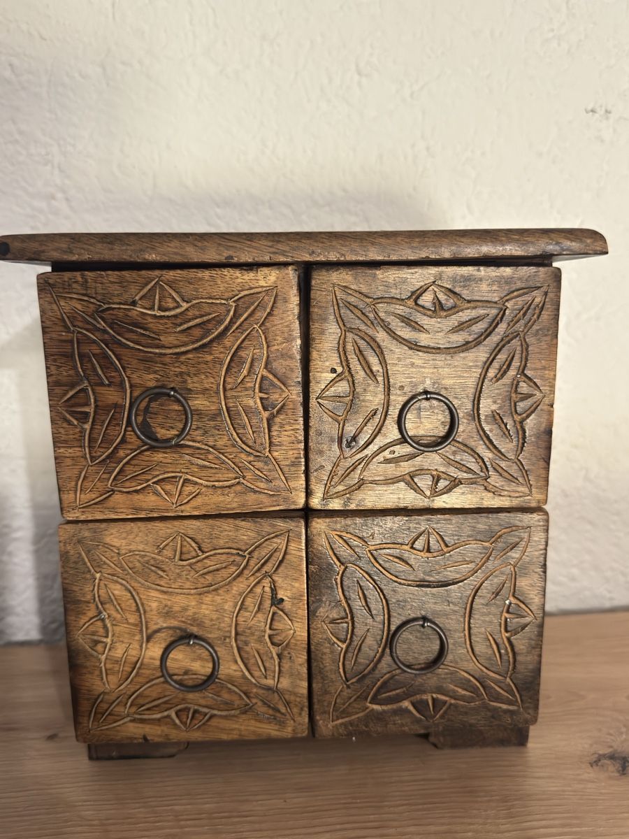 Tutte le decorazioni: Kleine Holzkommode – Usato da Hombrechtikon venduto da Froeschli9