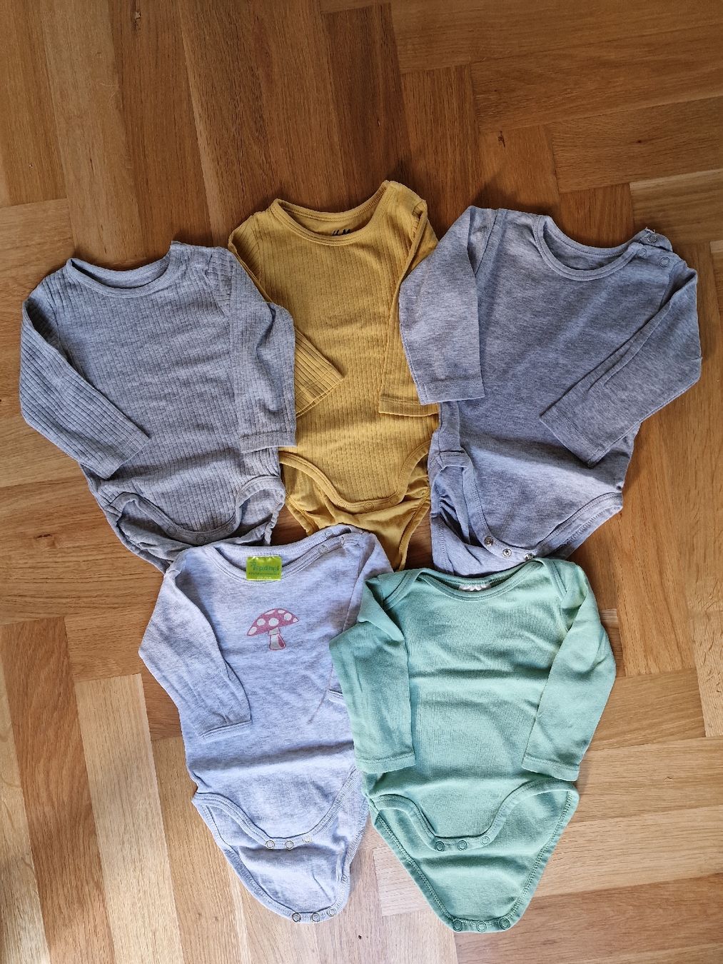 Lotti & Set di vestiti: Body 62 – Usato da Les Breuleux venduto da CaroleR01