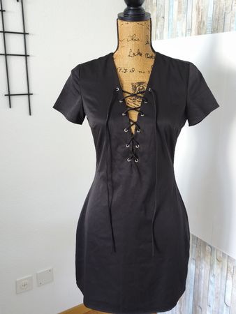 Missguided Kleid schwarz Grösse 34 Schnürung neu