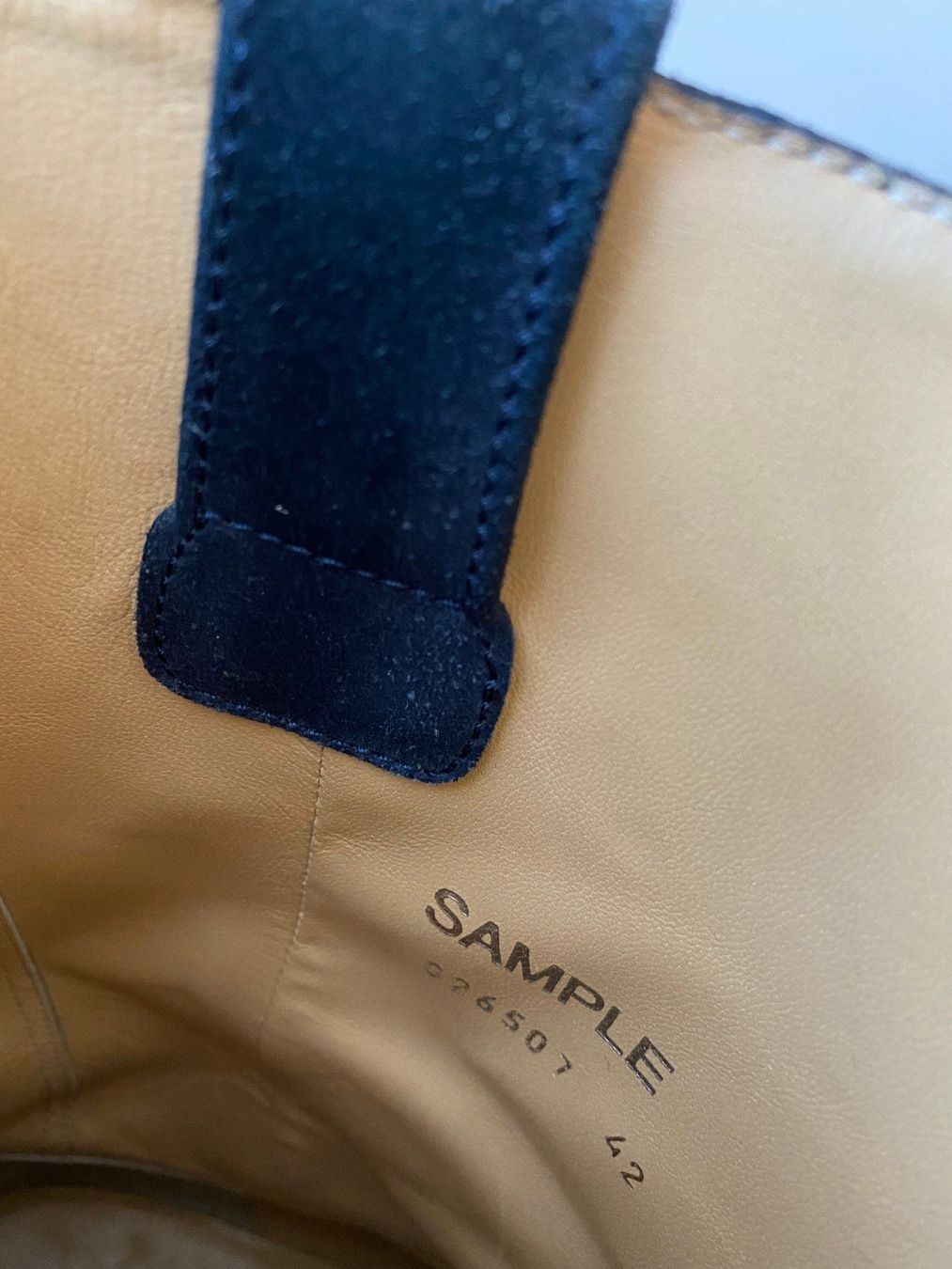 Chanel Scarpe da donna: Bottines en daim bleu foncé CHANEL – Usato da La conversion venduto da Repio 5