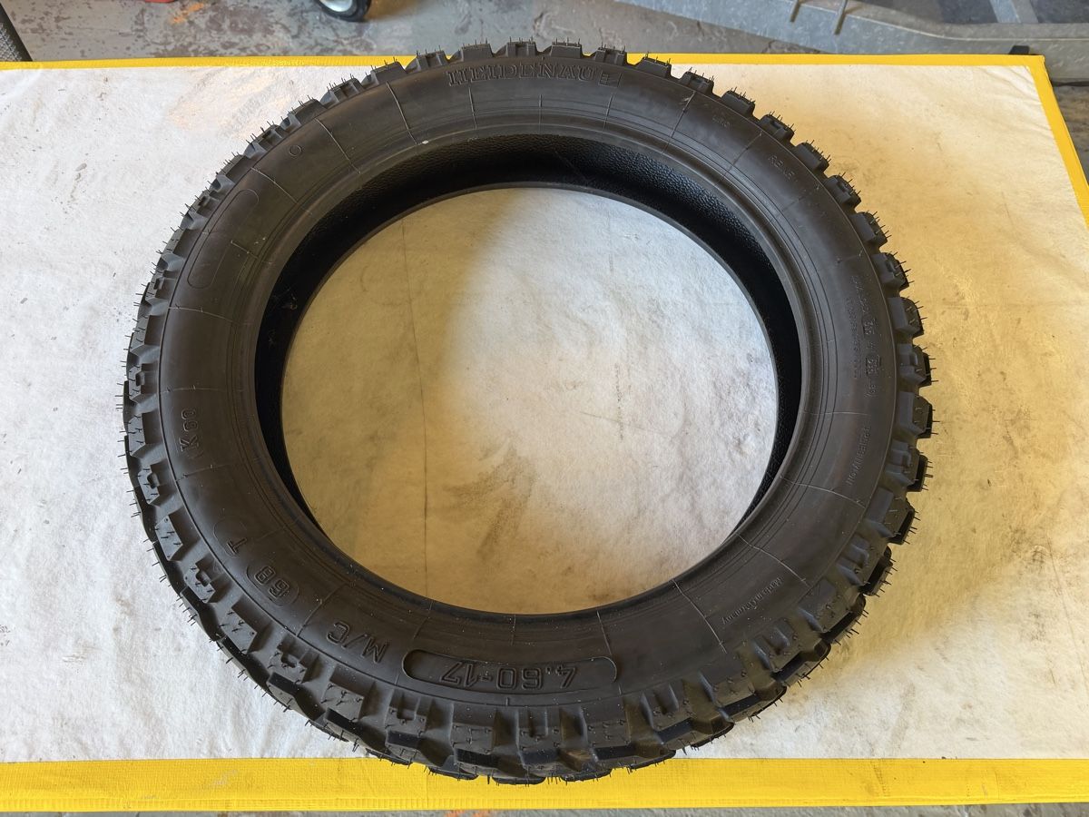 Pneus & Kompletträder: Motorradreifen – Neu und originalverpackt aus Bern von Haustechniker