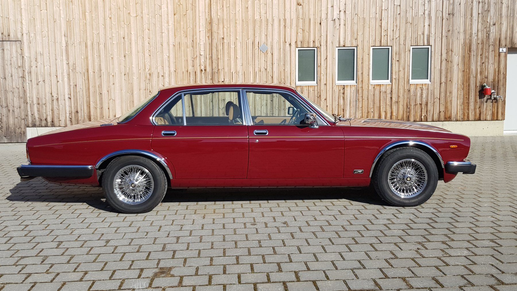 Jaguar Automobili: Jaguar XJ6 4.2 – Usato da Reinach AG venduto da Goldtimer 1