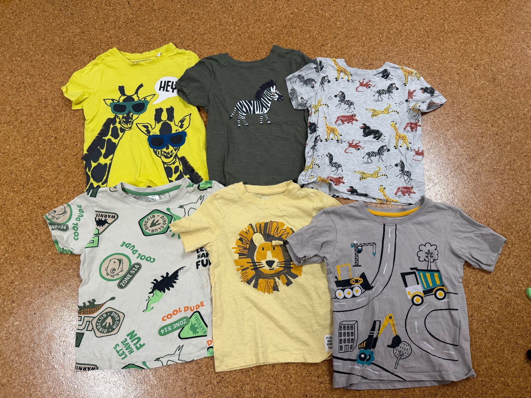 Camicie, T-shirt & Polo: Kinder Tshirt Set, Gr.110 – Usato da Wettswil venduto da and_8vcp