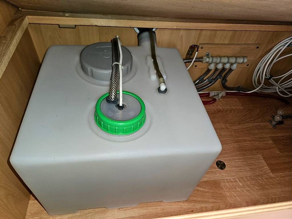 Camping Fahrzeuge: A vendre Dethleffs Camper avec toit de protection – Gebraucht aus Belmont-Yverdon von FloridaJeep 8