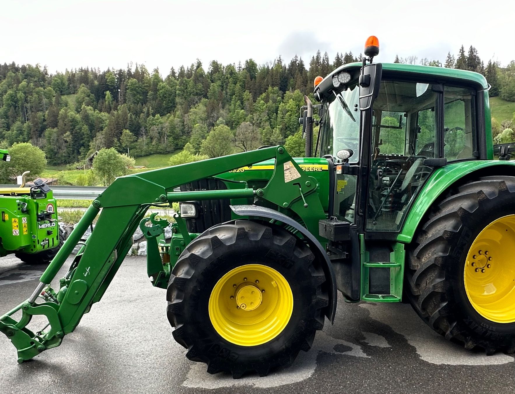 John Deere Tracteurs: John Deere Traktor Frontlader – D'occasion à Gstaad par Johny3 4