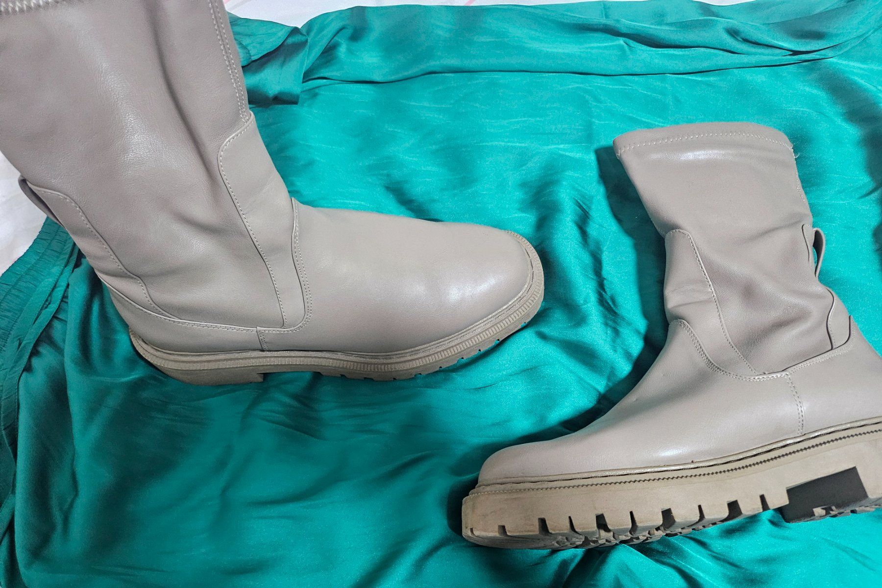 Scarpe da donna: Chelsea Boots gr 41 beige – Usato da Zermatt venduto da ancise