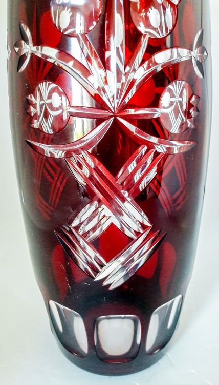 Vase en cristal de bohème coloré et taillé,... - Lot 208 - Alizenchères