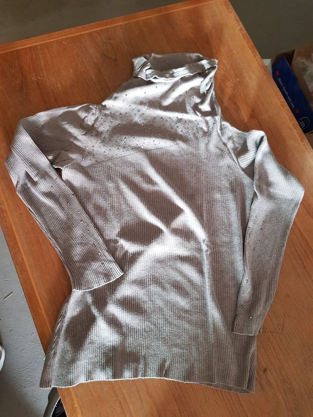 Maglioni & Felpe: Pullover mit aufgenähten Steinen ca. Grösse 38 – Usato da Walterswil BE venduto da Lonitti 1