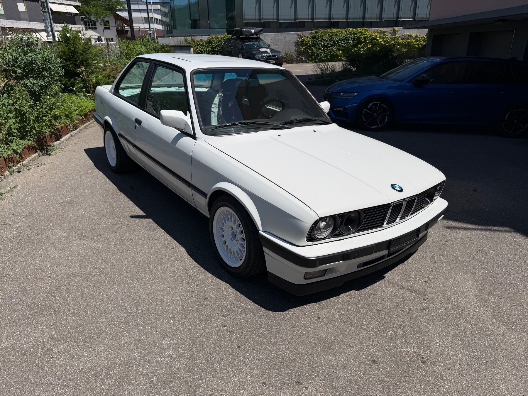 BMW Autos: BMW 316i E30 Handschalter, Shadowline, Schiebedach – Defekt aus Frauenkappelen von Egger-Ernst 1