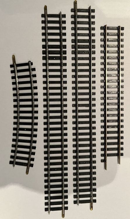 Rail courbe R4 Trix 62430 Rayon 579,3 mm HO : 1/87 Code 83
