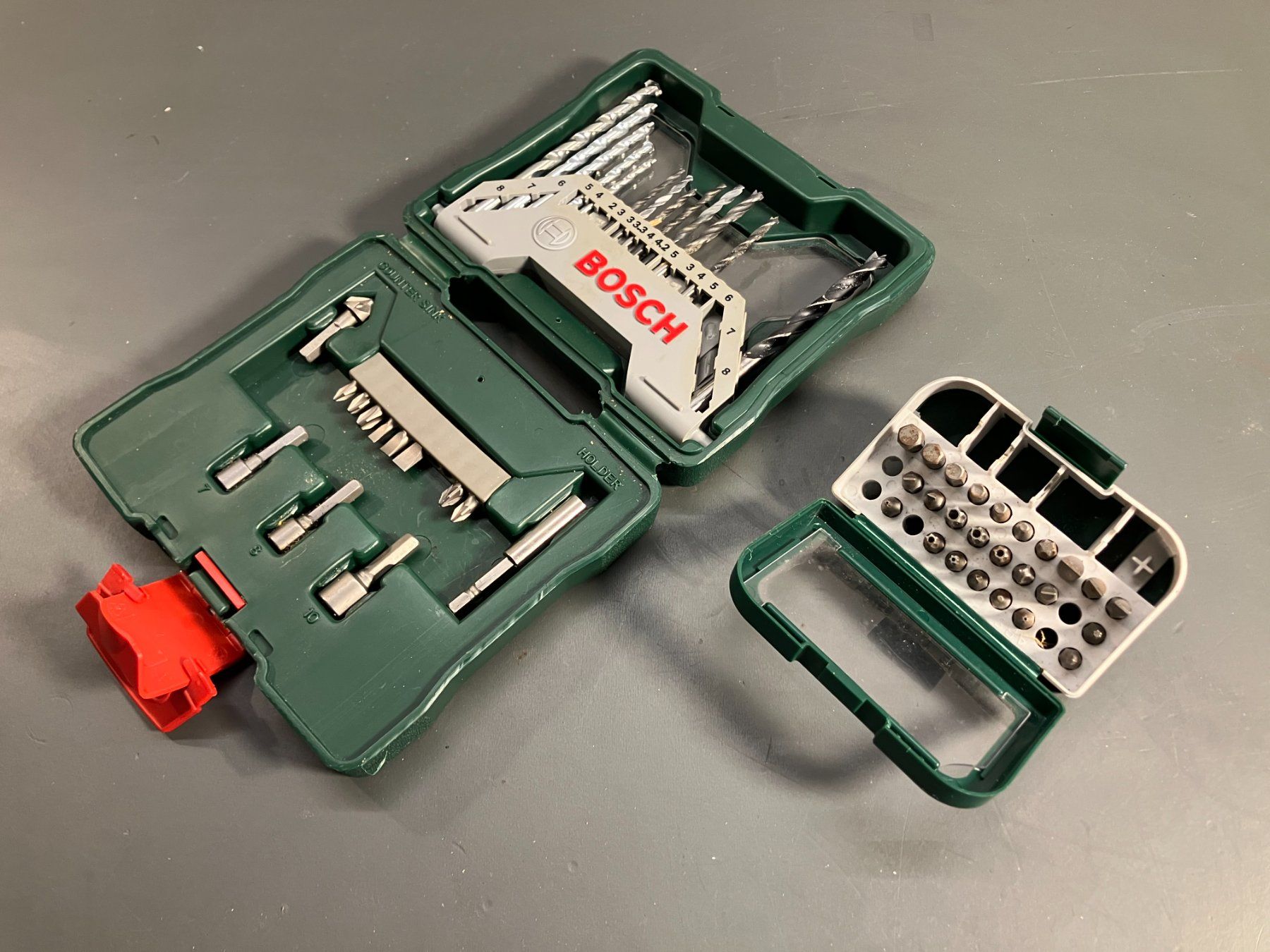Bosch Tutti gli attrezzi: Post. BOSCH - div. Bits und Bohrer Set inkomplett ab 1.- – Usato da Lichtensteig venduto da Buy24International 1