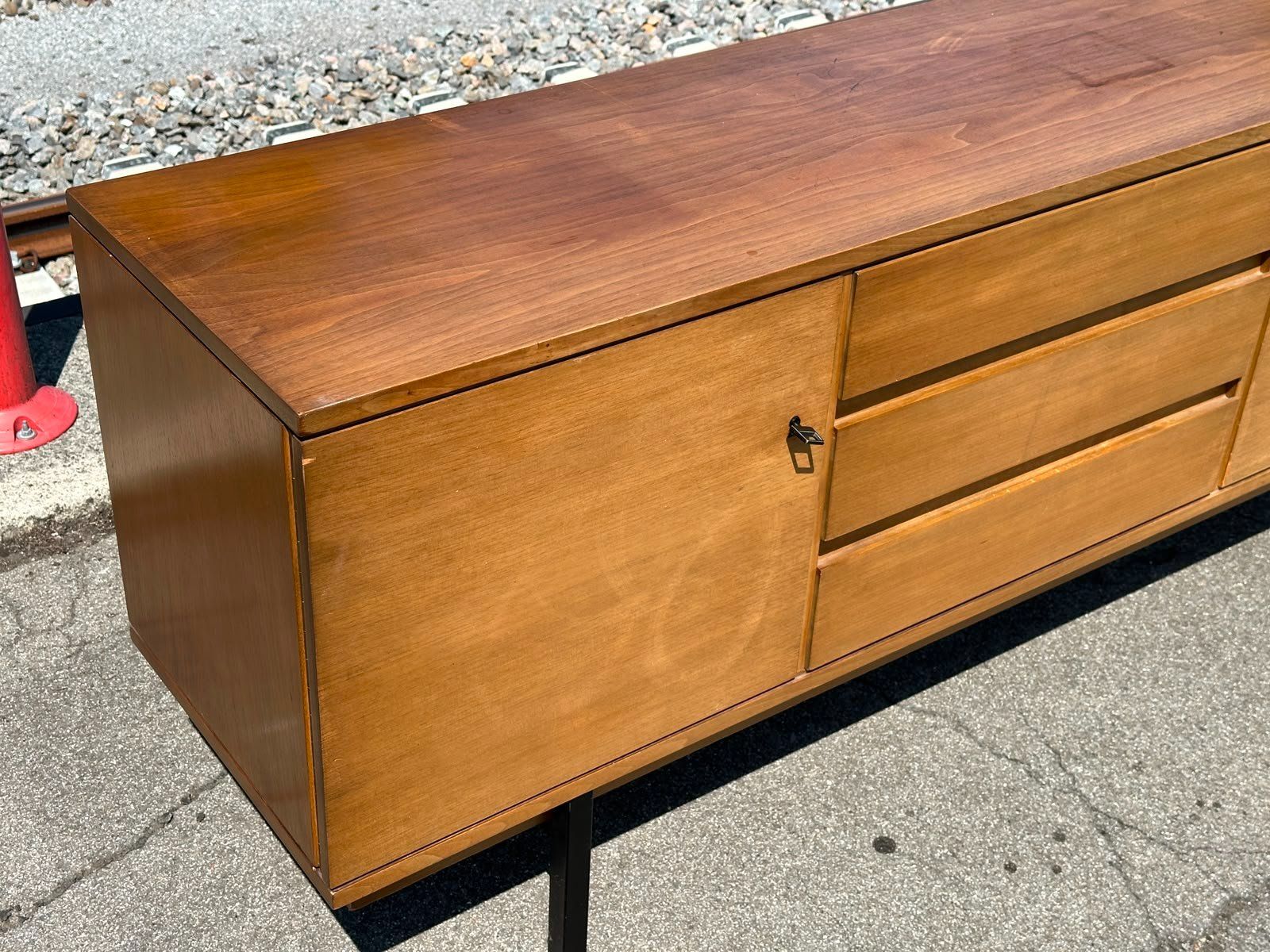 Cassettiere: Mid-Century Sideboard - Türen, Schubladen - Ref. 07/34 – Usato da Au ZH venduto da BrockiAu 2