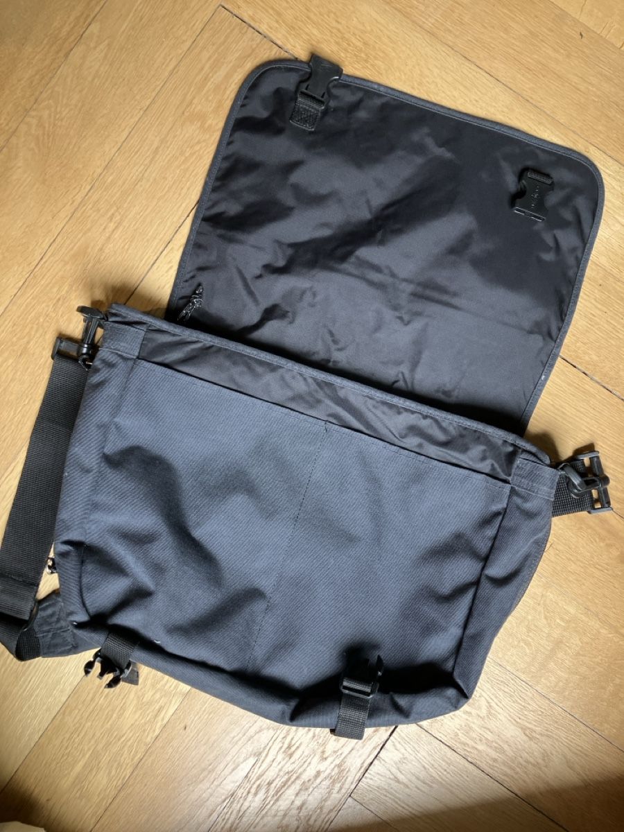 Eastpak Taschen: Eastpak Delegate Bag, schwarz, Top Zustand – Gebraucht aus Basel von ronny_huse 1
