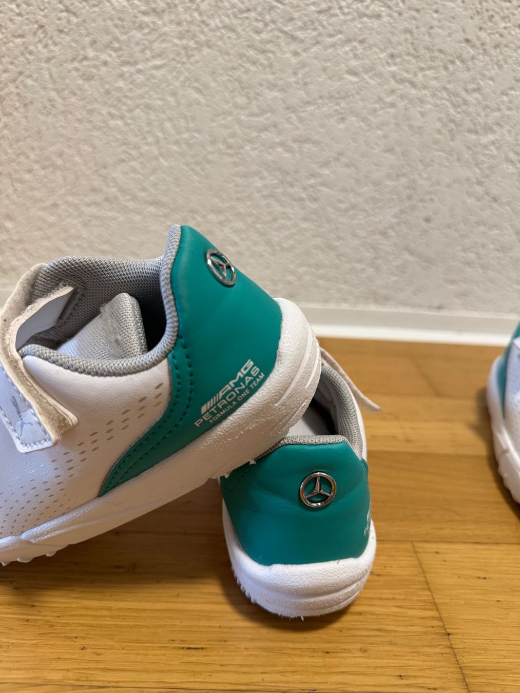 Puma Scarpe per ragazzi: Mercedes Petronas Sneaker Grösse 27 – Usato da Lommis venduto da nel_6nhy 1