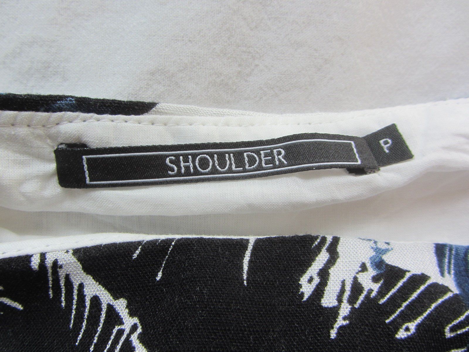 Kleider: SHOULDER - Kleid weiss mit Palmen S – Gebraucht aus Zürich von Diazaio 4