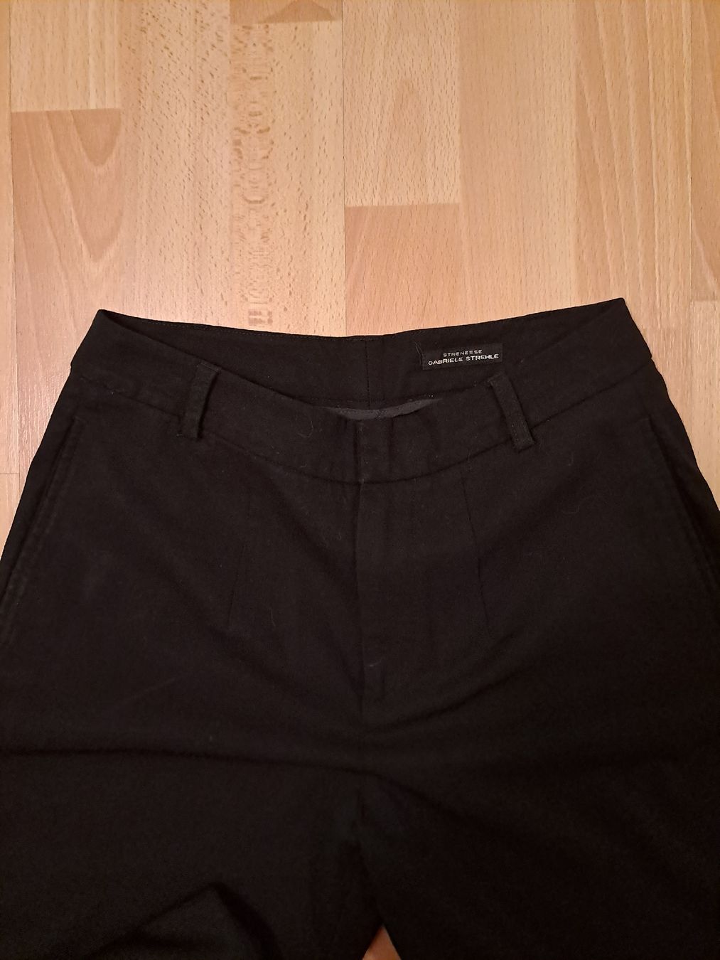Strenesse Pantaloni: Elegante schwarze high-waisted Anzugshose – Usato da Wädenswil venduto da FrieBro 2