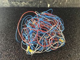 KABEL DURCHEINANDER 