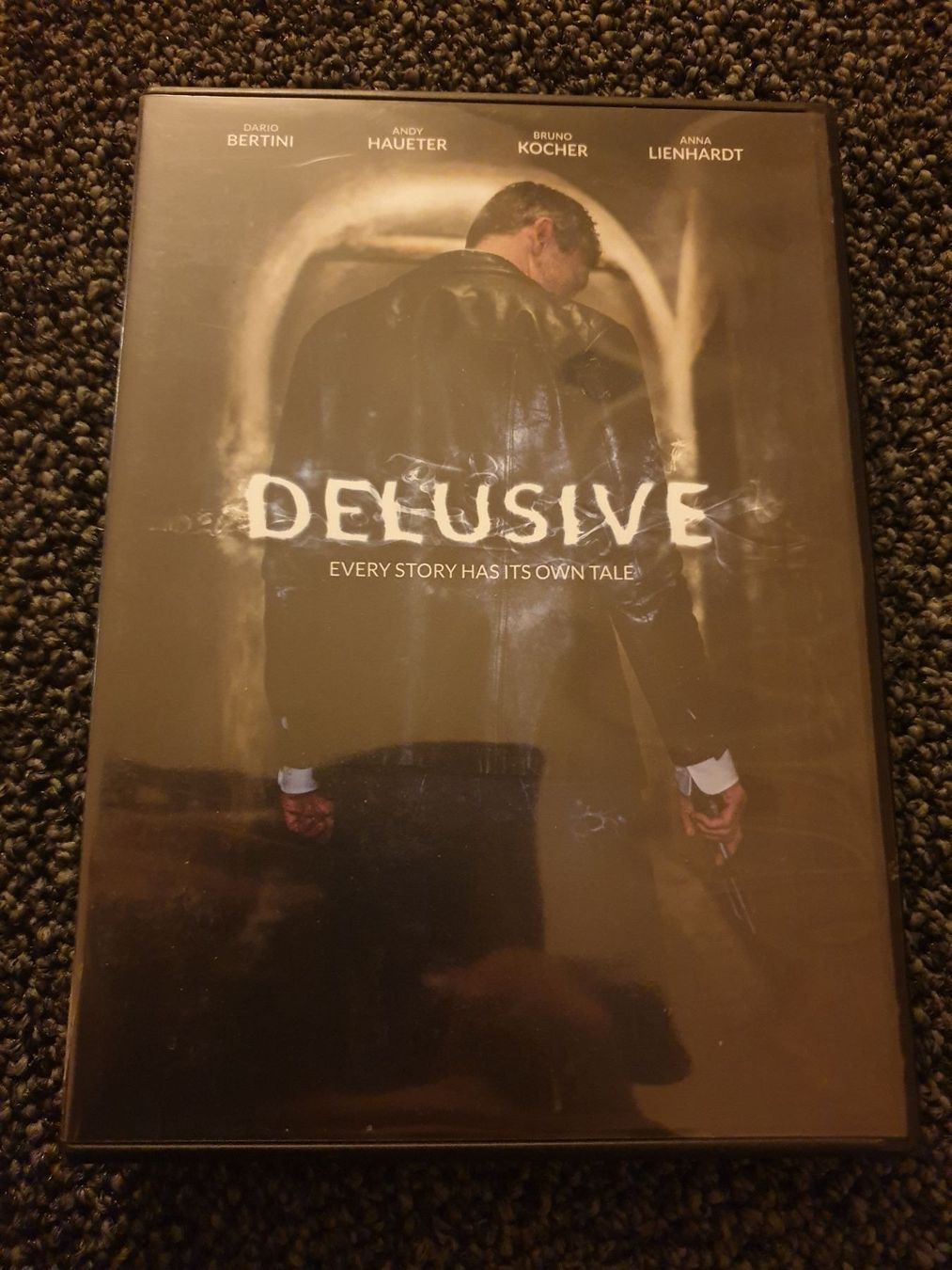 Tutti i DVDs: DELUSIVE (1148) – Usato da Ruswil venduto da Ruck.Zuck.