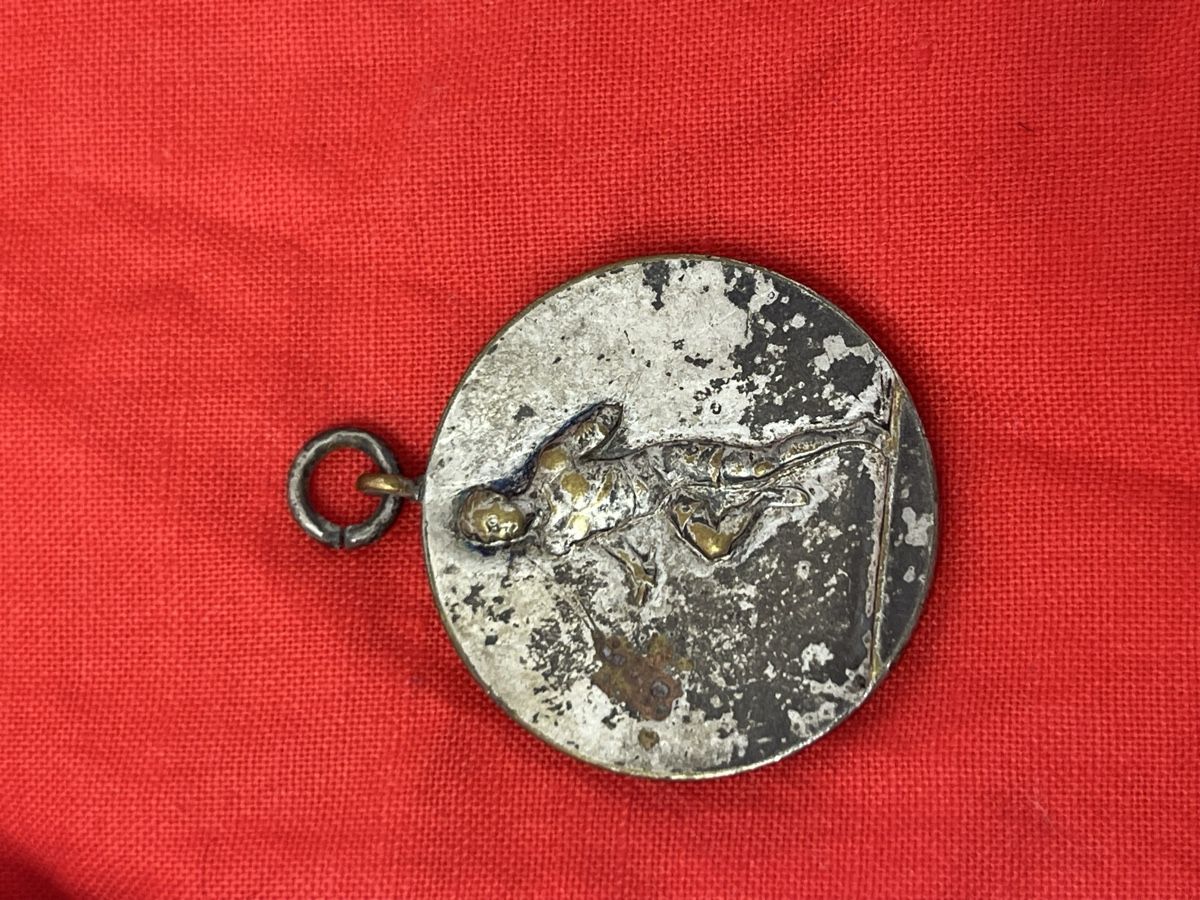 Medaillen: Round Pendant with Figure, approx. 2.5 cm diameter, used con – Gebraucht aus Schlieren von Norauro 1