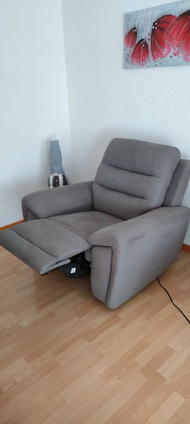 Fauteuils: Grauer Relaxsessel mit Motor – D'occasion à Münchenbuchsee par Ruth0 3