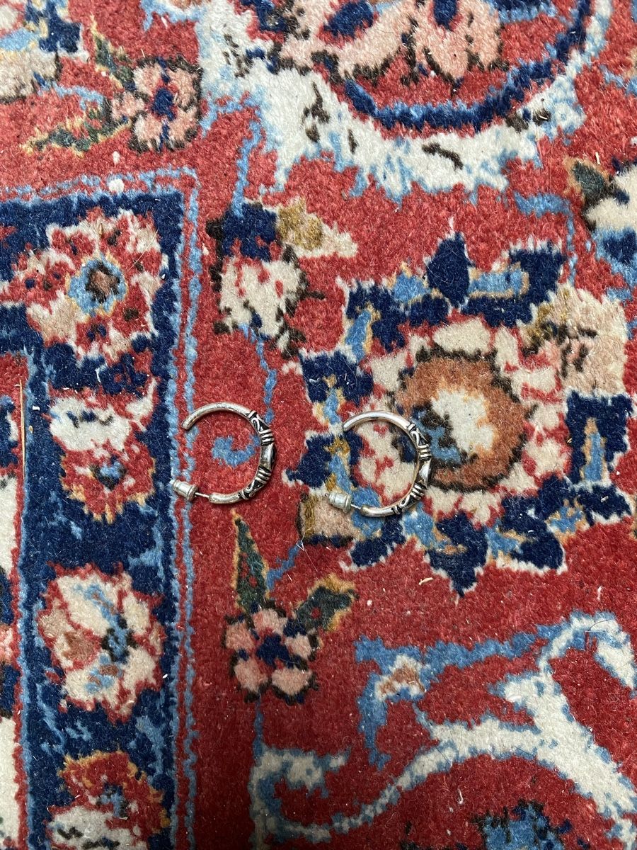 Ohrringe & -stecker: Silberfarbene Kreolen mit Details  – Gebraucht aus Rehetobel von Norea69 2