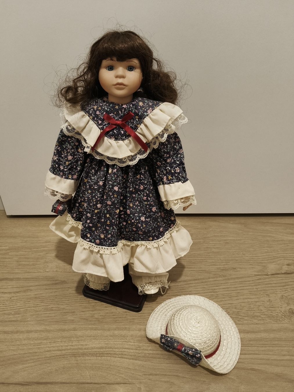 Bambole: Poupée porcelaine – Nuovo (secondo la descrizione) da Monthey venduto da lesaffairesdecamille 1