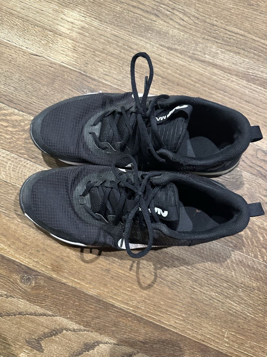 Nike Chaussures hommes: Nike Schuhe Gr.43 – D'occasion à Cham par lischer444 1