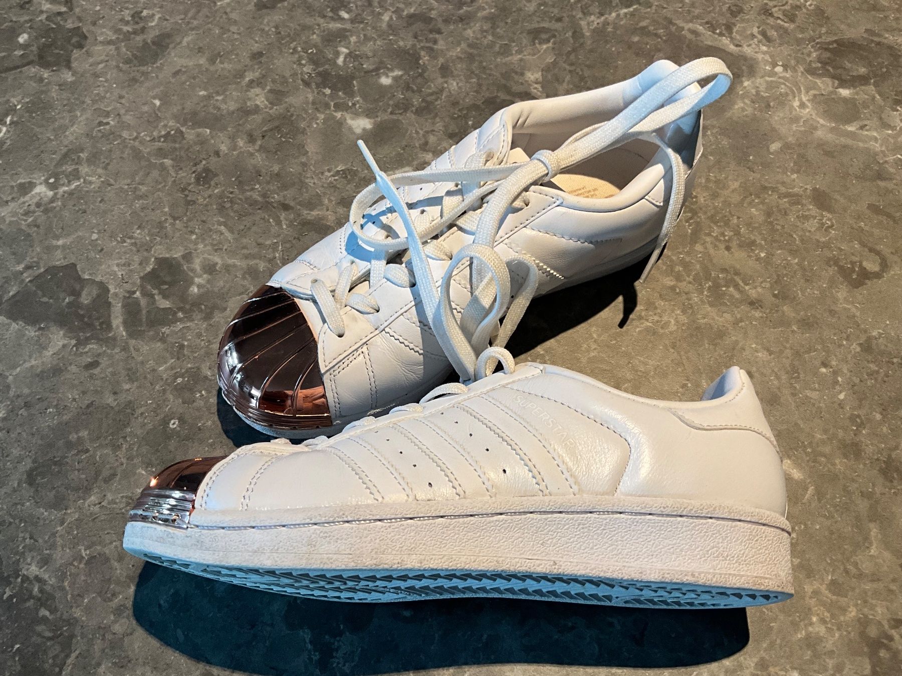Adidas Scarpe per ragazze: Adidas Superstar, 36,5 wie neu – Nuovo (secondo la descrizione) da Oberhof venduto da Hibrzel 2
