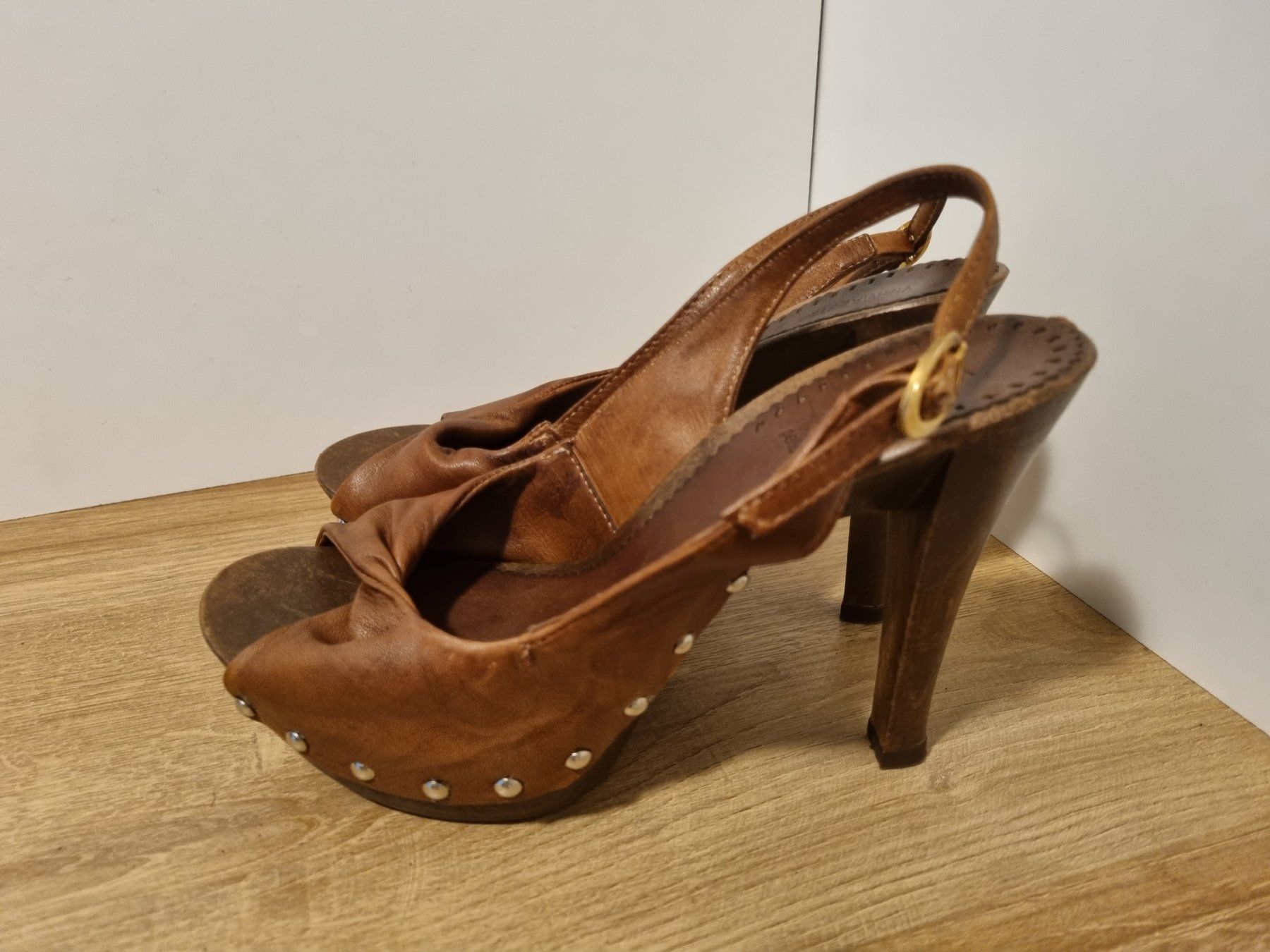 Scarpe da donna: Sandalen Clogs mit Plateau, Leder Gr. 39 – Nuovo (secondo la descrizione) da Wolfwil venduto da s.ara_c